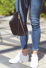 Laden Sie das Bild in den Galerie-Viewer, HUGO - Schulter- und Hüfttasche