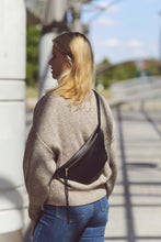 Laden Sie das Bild in den Galerie-Viewer, HUGO - Schulter- und Hüfttasche