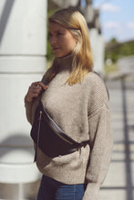 Laden Sie das Bild in den Galerie-Viewer, HUGO - Schulter- und Hüfttasche