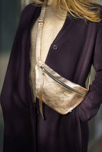 Laden Sie das Bild in den Galerie-Viewer, HUGO - Schulter- und Hüfttasche