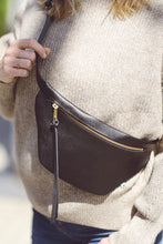Laden Sie das Bild in den Galerie-Viewer, HUGO - Schulter- und Hüfttasche