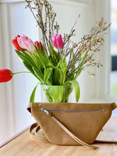 Laden Sie das Bild in den Galerie-Viewer, HUGO - Schulter- und Hüfttasche