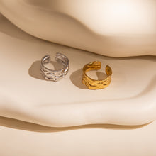 Laden Sie das Bild in den Galerie-Viewer, WOOD Ring