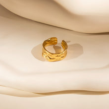 Laden Sie das Bild in den Galerie-Viewer, WOOD Ring