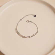 Laden Sie das Bild in den Galerie-Viewer, Feines Armband mit Gliederkette