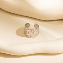 Laden Sie das Bild in den Galerie-Viewer, LEO HAMMERED Ring