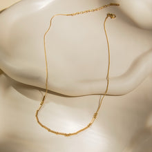 Laden Sie das Bild in den Galerie-Viewer, FEINE Kette