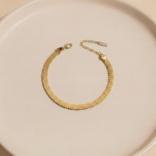 Laden Sie das Bild in den Galerie-Viewer, Cooles Armband mit feiner Struktur