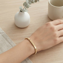 Laden Sie das Bild in den Galerie-Viewer, Cooles Armband mit feiner Struktur