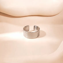 Laden Sie das Bild in den Galerie-Viewer, MATT BOLD Ring