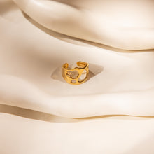 Laden Sie das Bild in den Galerie-Viewer, CUT Ring