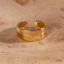 Laden Sie das Bild in den Galerie-Viewer, BOHO Hammered Sheet Ring