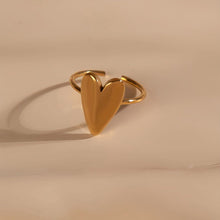Laden Sie das Bild in den Galerie-Viewer, HEART Ring