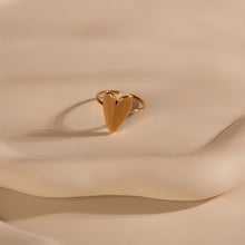Laden Sie das Bild in den Galerie-Viewer, HEART Ring