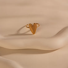 Laden Sie das Bild in den Galerie-Viewer, HEART Ring