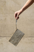 Laden Sie das Bild in den Galerie-Viewer, Clutch LEA