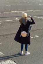 Laden Sie das Bild in den Galerie-Viewer, RUT - Runde Schultertasche