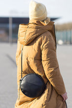 Laden Sie das Bild in den Galerie-Viewer, RUT - Runde Schultertasche
