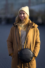 Laden Sie das Bild in den Galerie-Viewer, RUT - Runde Schultertasche