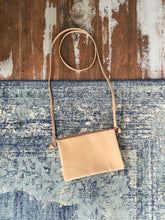Laden Sie das Bild in den Galerie-Viewer, ELLA - Kleine Handtasche mit zwei Fächern