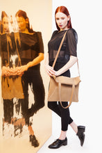 Laden Sie das Bild in den Galerie-Viewer, ALVAR - Ledertasche